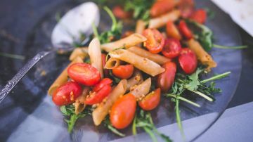 plato de pasta con verduras