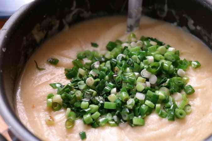 plato con vichyssoise listo para comer