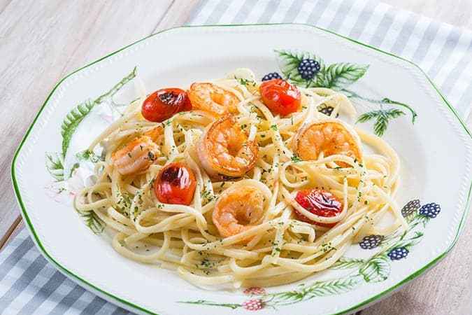 plato de espaguetis con gambas