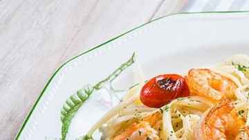 plato de espaguetis con gambas