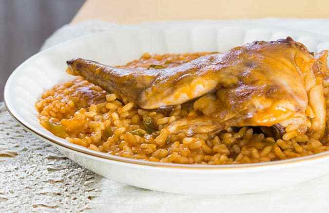 plato de arroz con conejo