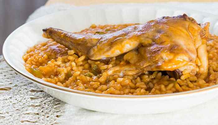 plato de arroz con conejo