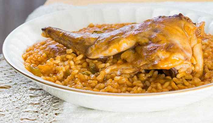 plato de arroz con conejo