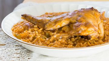 plato de arroz con conejo