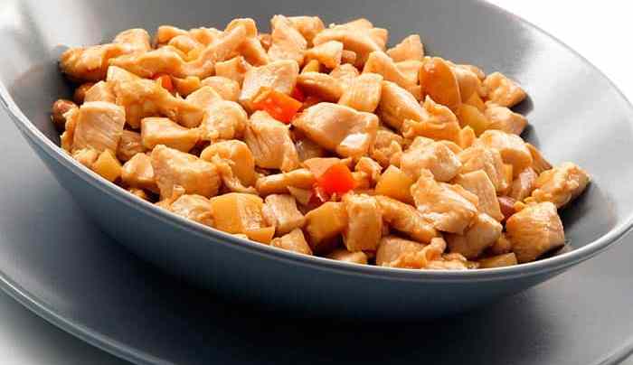 plato de pollo con almendras chino