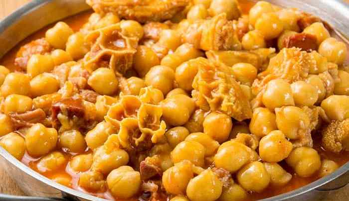 cazuela de callos con garbanzos