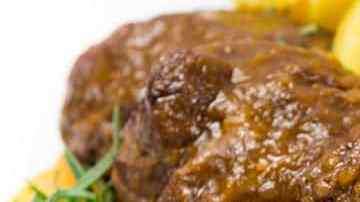 plato con carrillada en salsa