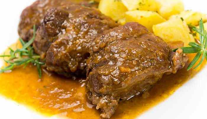 plato con carrillada en salsa