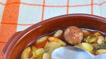 plato de pote asturiano o pote de berzas