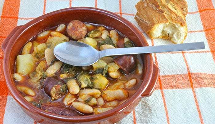 plato de pote asturiano o pote de berzas