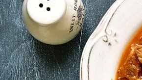 plato con ternera en salsa