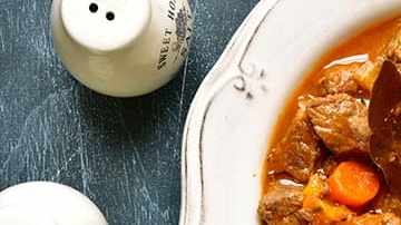 plato con ternera en salsa