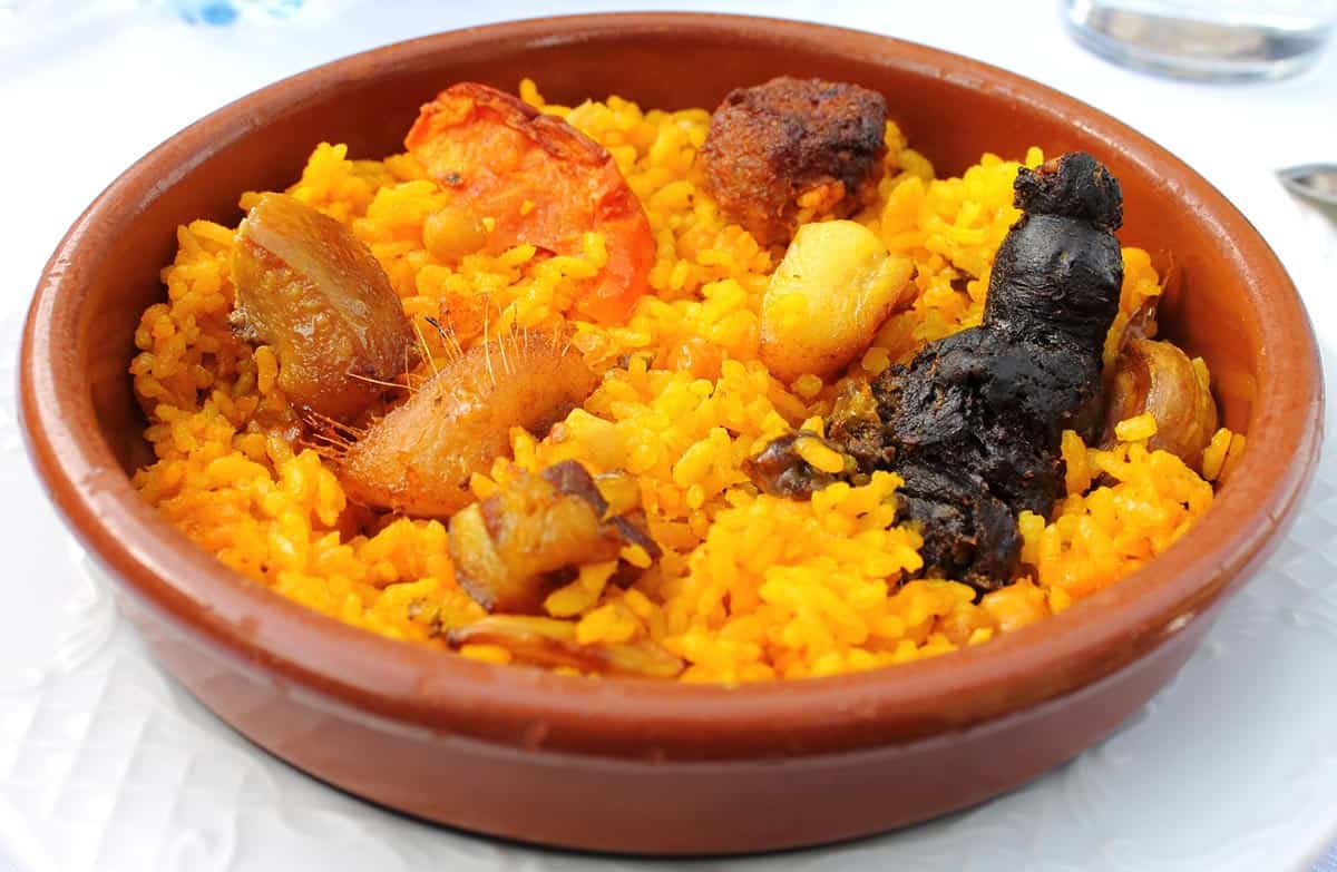 cazuela con arroz al horno