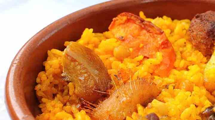 cazuela con arroz al horno