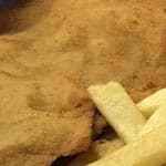 cachopo con patatas fritas