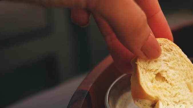 bowl con salsa de ajo