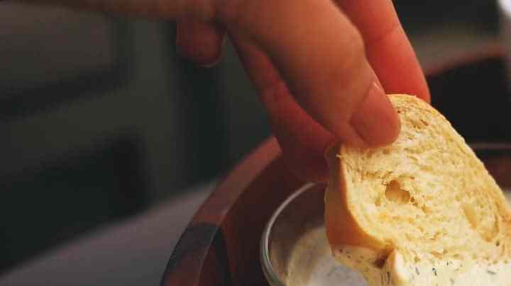 bowl con salsa de ajo