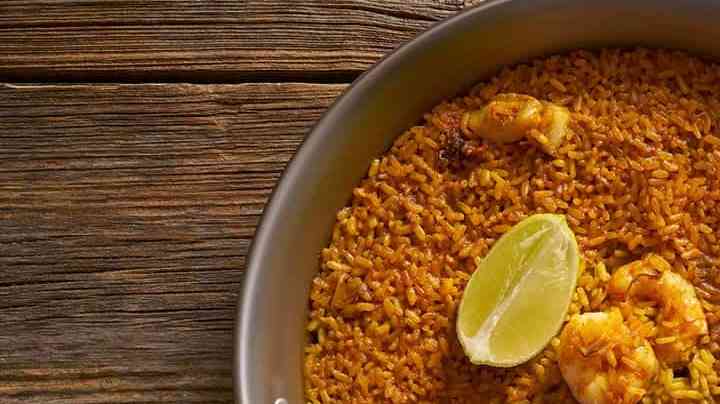 sartén paellera con arroz del senyoret