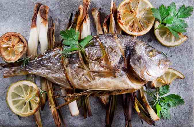 dorada al horno lista para comer