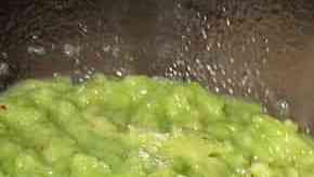 bowl con guasacaca venezolana