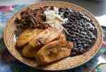 plato con pabellón criollo venezolano