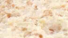 Sandwich de miga casero con jamón, queso y lechuga