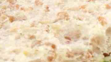 Sandwich de miga casero con jamón, queso y lechuga