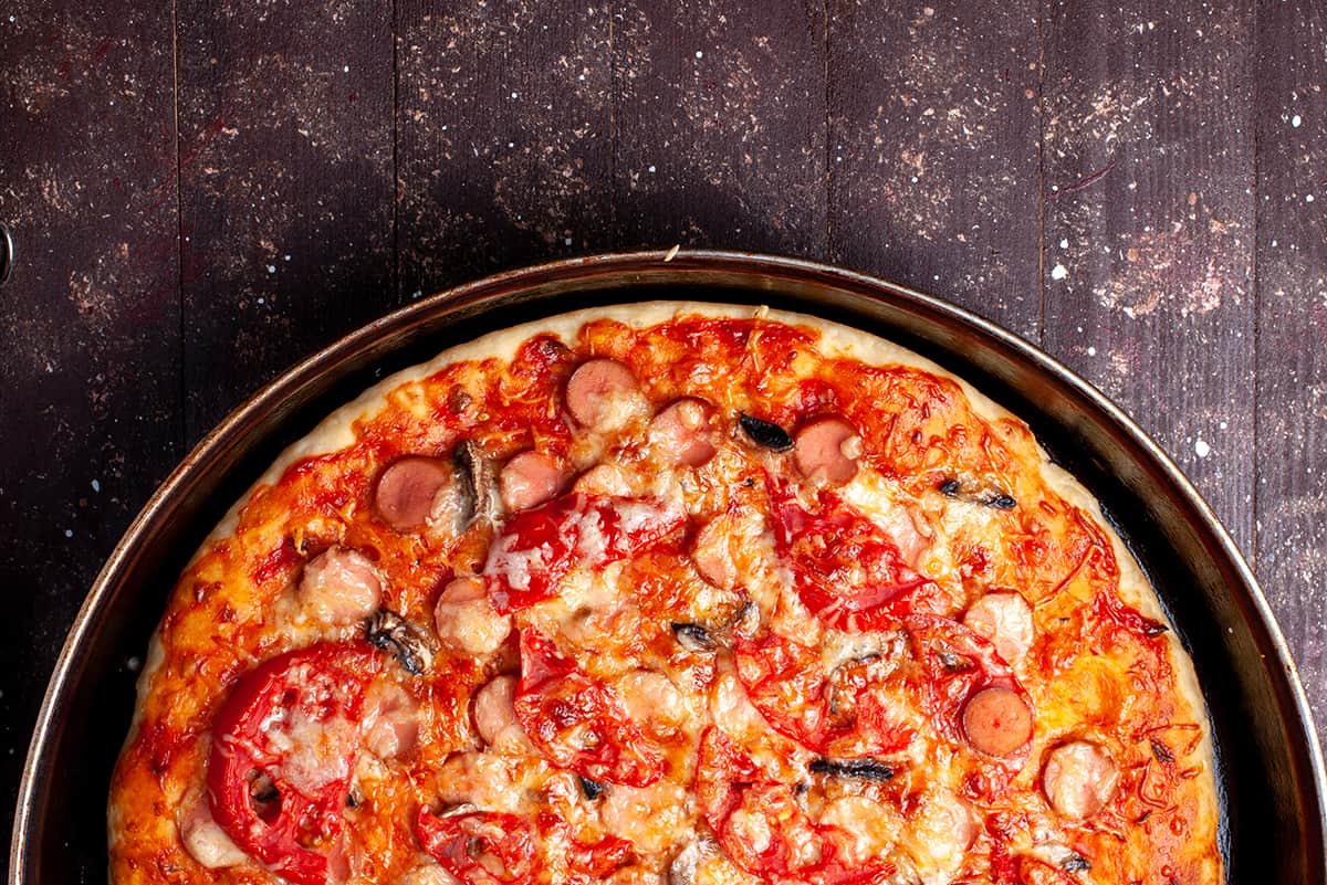 Freepik: Foto de Pizza creado por KamranAydinov