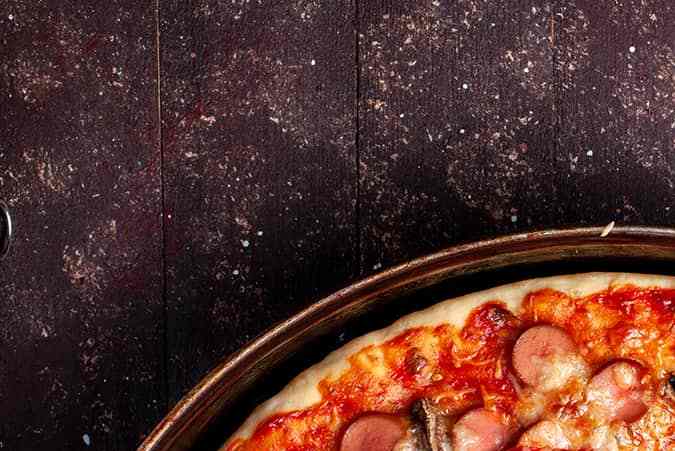 Freepik: Foto de Pizza creado por KamranAydinov