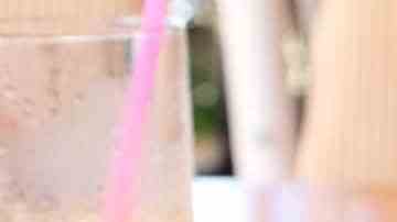 ensalada de pulpo casera con lechugas