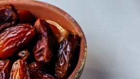 plato con arroz a la milanesa