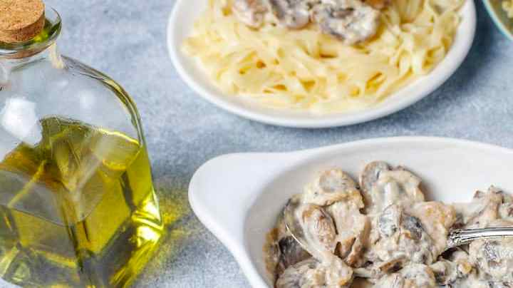 plato con pollo a la crema