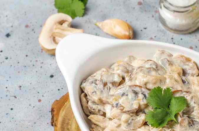 plato con pollo a la crema