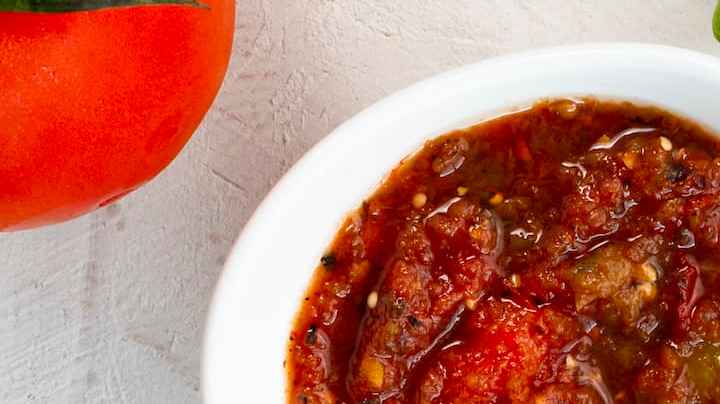 plato con salsa de chiles