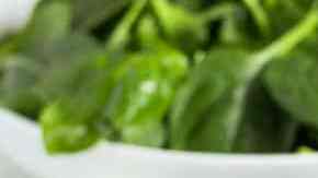 torta pascualina sobre tabla