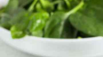 torta pascualina sobre tabla