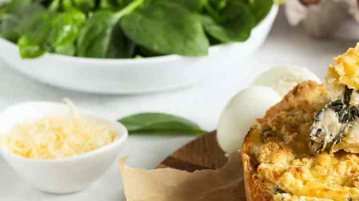 torta pascualina sobre tabla