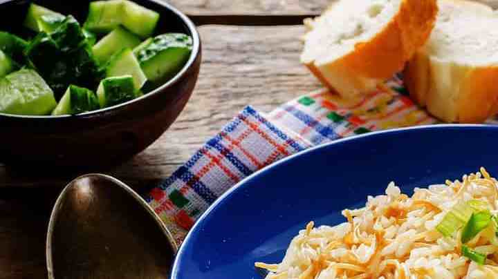 plato de arroz con fideos