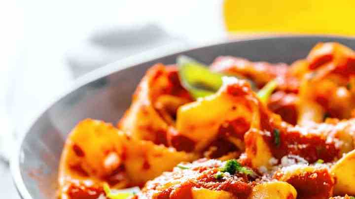 plato con salsa amatriciana