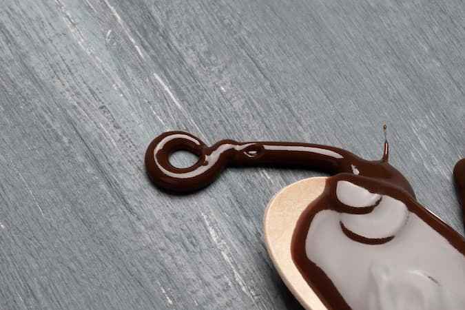 Cucharas con salsa de chocolate