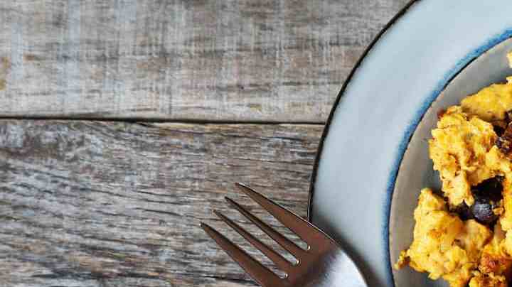 Plato con huevos con chorizo