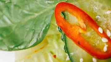 tataki de salmón con ensalada