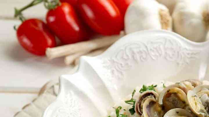 plato con arroz con almejas