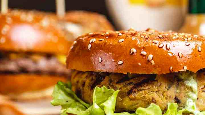 hamburguesas de garbanzos de costado