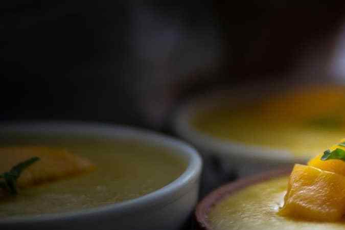 plato con salsa de mango