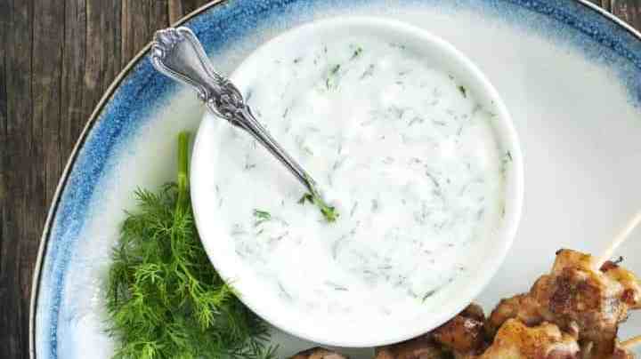 salsa kebab con brochetas de pollo