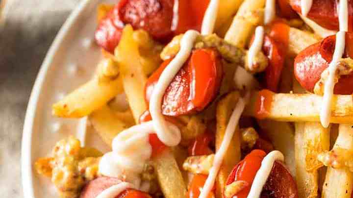 plato con salchipapas