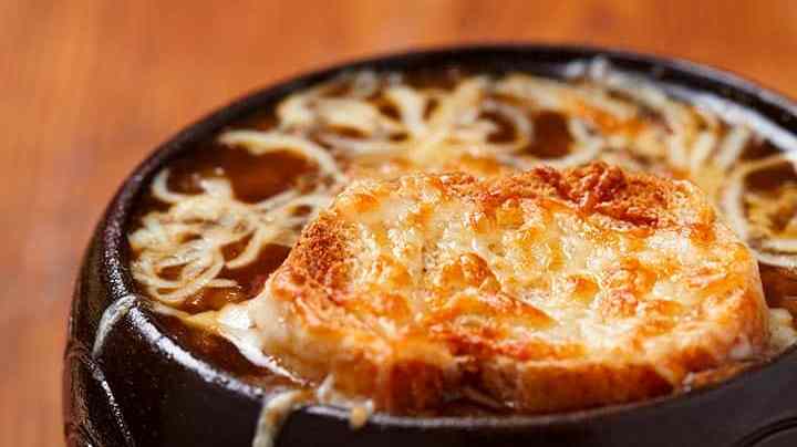 sopa de cebolla casera