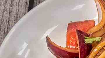plato de tallarines saltados peruanos