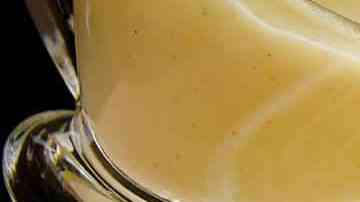 plato de espaguetis con salsa blanca